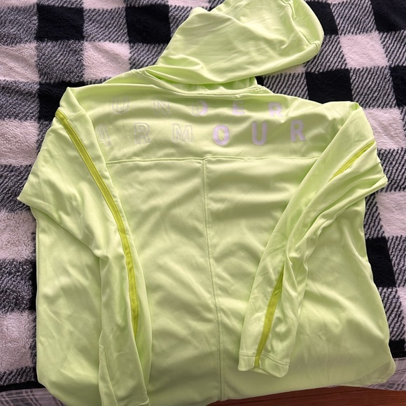 Under Armour Long Sleeve - Picture 3 of 4